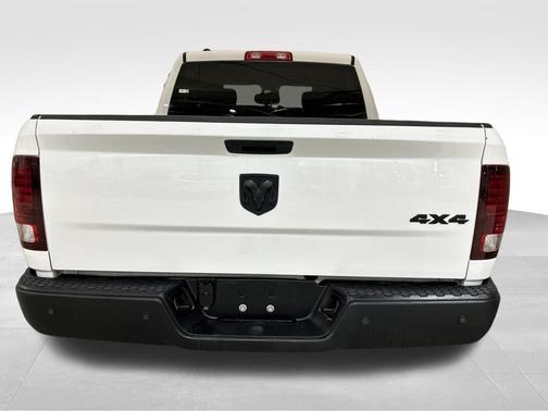 2024 RAM 1500 Classic Warlock Crew Cab 4x4 5'7' Box