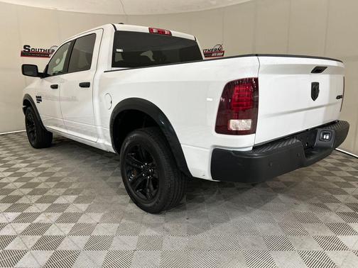 2024 RAM 1500 Classic Warlock Crew Cab 4x4 5'7' Box
