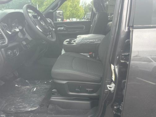 2025 RAM 2500 Big Horn Crew Cab 4x4 6'4' Box