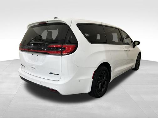 2024 Chrysler Pacifica Hybrid S Appearance Pkg