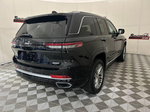 2022 Jeep Grand Cherokee Summit