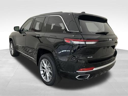 2022 Jeep Grand Cherokee Summit