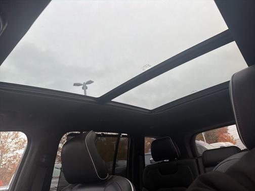 2022 Jeep Grand Cherokee Summit