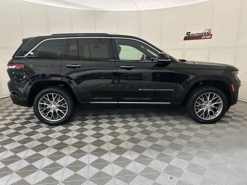 2022 Jeep Grand Cherokee Summit