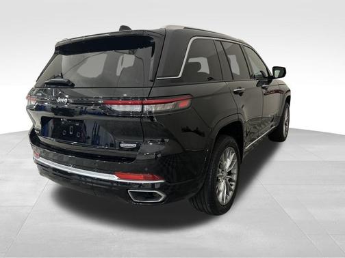 2022 Jeep Grand Cherokee Summit