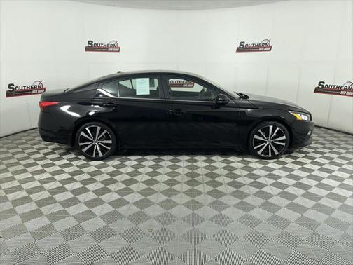 2022 Nissan Altima SR VC-Turbo FWD