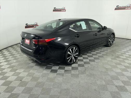 2022 Nissan Altima SR VC-Turbo FWD