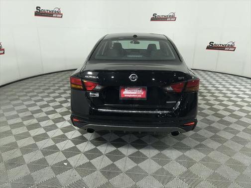 2022 Nissan Altima SR VC-Turbo FWD