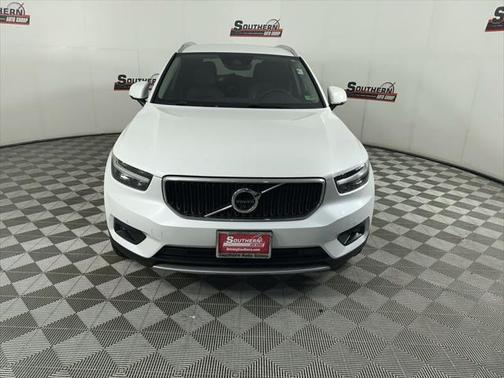 2022 Volvo XC40 T4 Momentum
