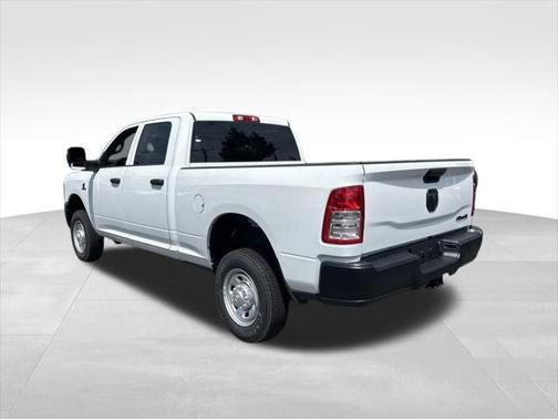 2024 RAM 2500 Tradesman Crew Cab 4x4 6'4' Box