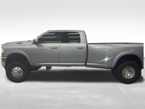 2022 RAM 3500 Laramie Crew Cab 4x4 8' Box