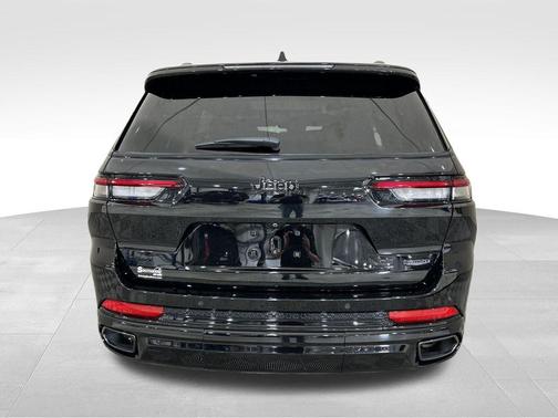 Diamond Black Crystal Pearlcoat 2025 Jeep Grand Cherokee L Summit Reserve