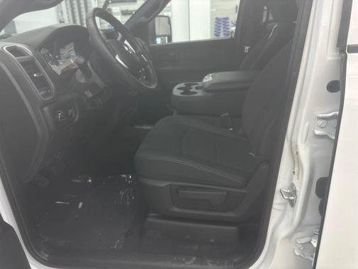 2025 RAM 2500 Tradesman Crew Cab 4x4 6'4' Box