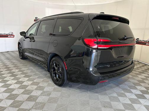 2024 Chrysler Pacifica Hybrid Premium S Appearance Pkg