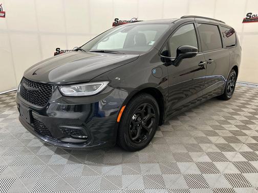 2024 Chrysler Pacifica Hybrid Premium S Appearance Pkg