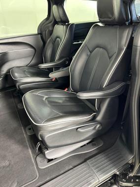 2024 Chrysler Pacifica Hybrid Premium S Appearance Pkg