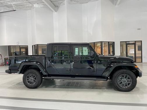 2024 Jeep Gladiator Sport S