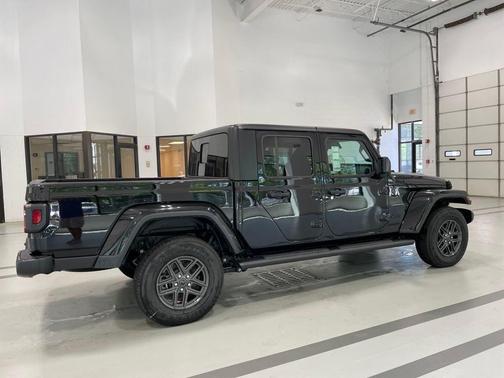 2024 Jeep Gladiator Sport S
