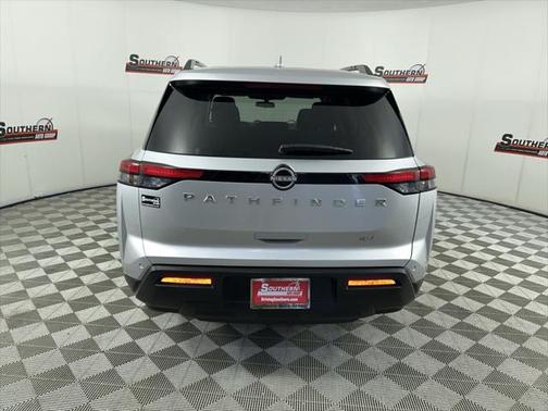 2023 Nissan Pathfinder SV FWD