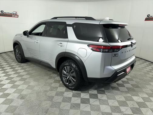 2023 Nissan Pathfinder SV FWD