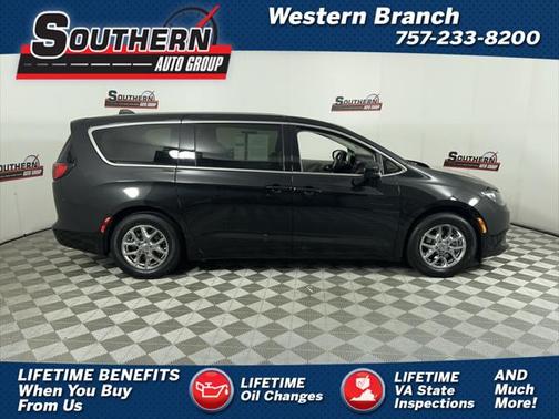 2022 Chrysler Voyager LX