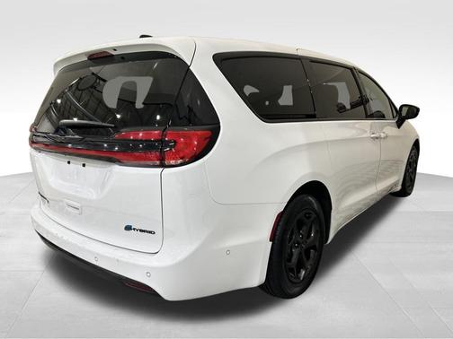 2024 Chrysler Pacifica Hybrid S Appearance Pkg