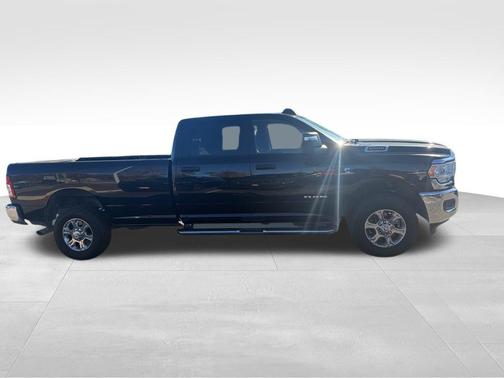 2024 RAM 2500 Big Horn Crew Cab 4x4 8' Box