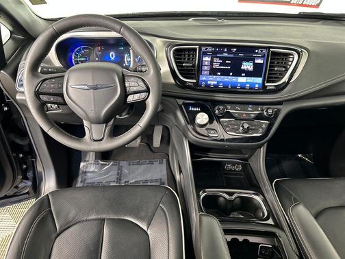 2024 Chrysler Pacifica Hybrid Premium S Appearance Pkg