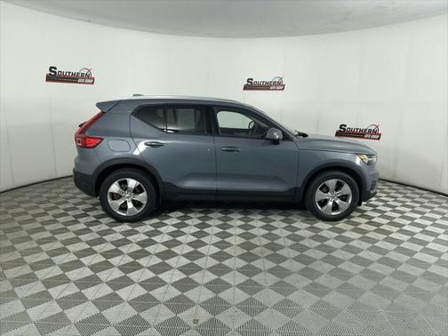 2021 Volvo XC40 T5 Momentum