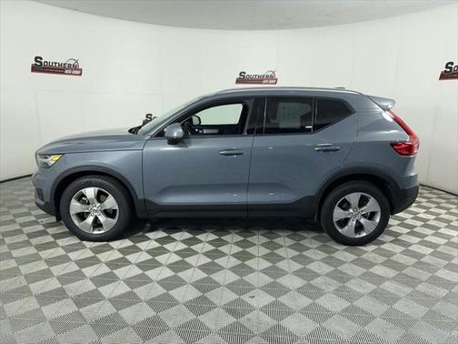 2021 Volvo XC40 T5 Momentum