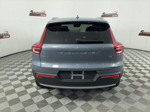 2021 Volvo XC40 T5 Momentum