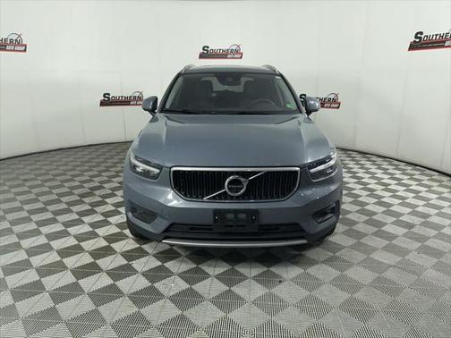 2021 Volvo XC40 T5 Momentum