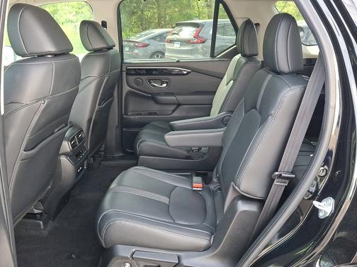 Crystal Black Pearl 2023 Honda Pilot