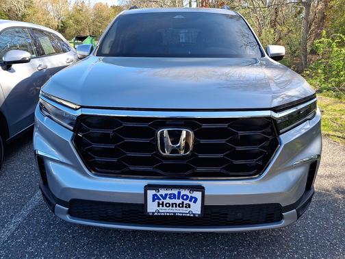 Lunar Silver Metallic 2025 Honda Pilot