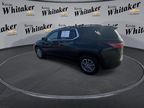 Mosaic Black Metallic 2023 Chevrolet Traverse LT Cloth