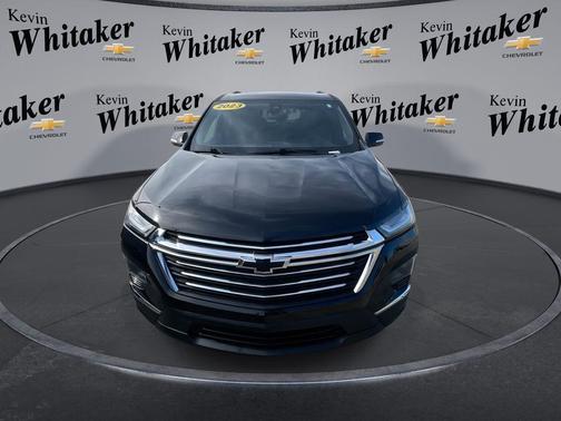 Mosaic Black Metallic 2023 Chevrolet Traverse LT Cloth