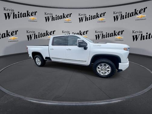 Iridescent Pearl Tricoat 2025 Chevrolet Silverado 2500 High Country