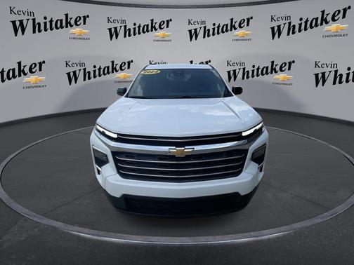 Summit White 2024 Chevrolet Traverse LT
