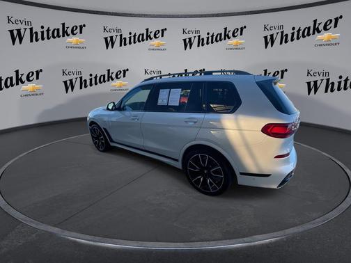 Mineral White Metallic 2022 BMW X7 xDrive40i