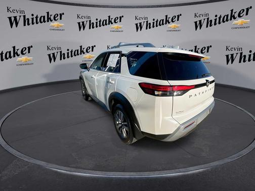 2023 Nissan Pathfinder SL 4WD