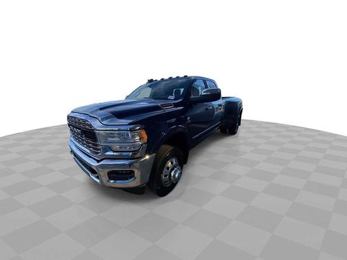 2022 RAM 3500 Limited Crew Cab 4x4 8' Box