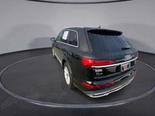 2023 Audi Q7 45 Premium Plus