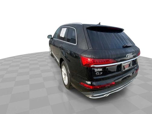 2023 Audi Q7 45 Premium Plus