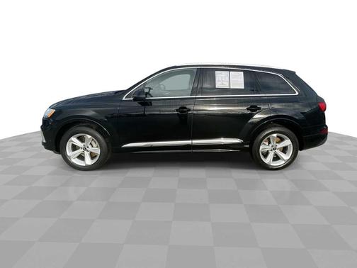 2023 Audi Q7 45 Premium Plus