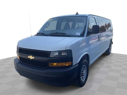 Summit White 2022 Chevrolet Express 3500 RWD 3500 Extended Wheelbase LS
