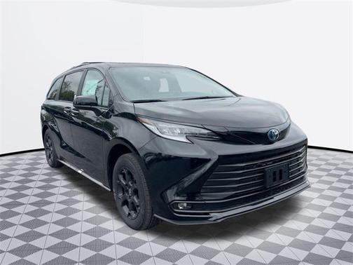 2025 Toyota Sienna Woodland Edition