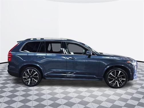 2019 Volvo XC90 T6 Momentum