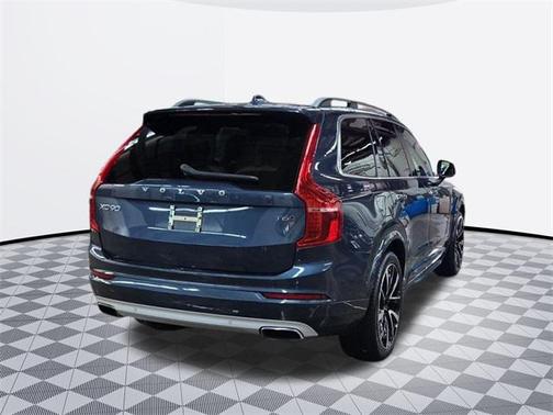2019 Volvo XC90 T6 Momentum