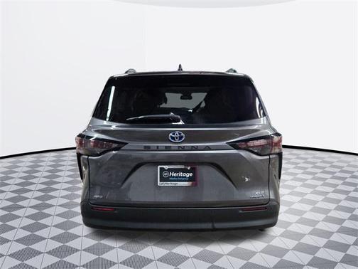2023 Toyota Sienna XLE 7 Passenger
