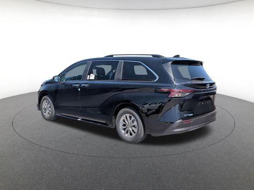 Midnight Black Metallic 2026 Toyota Sienna XLE